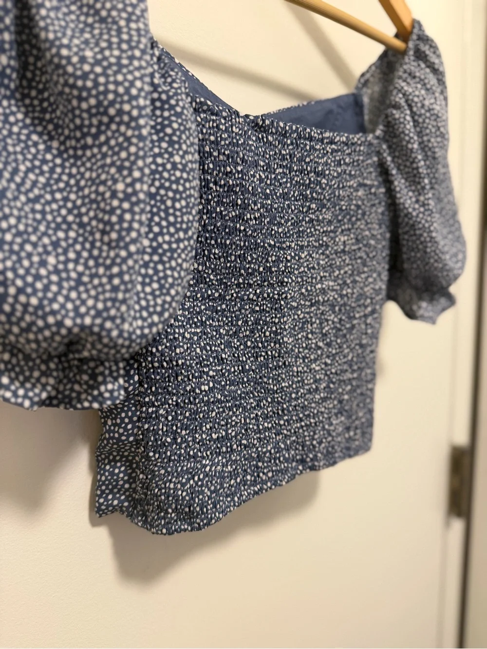 Abercrombie & Fitch Puff-Sleeve Smocked Crop Top Blouse size XS blue